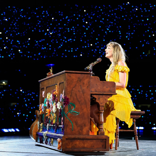 How Does Taylor Swift Inspire with Her View on Piano Music