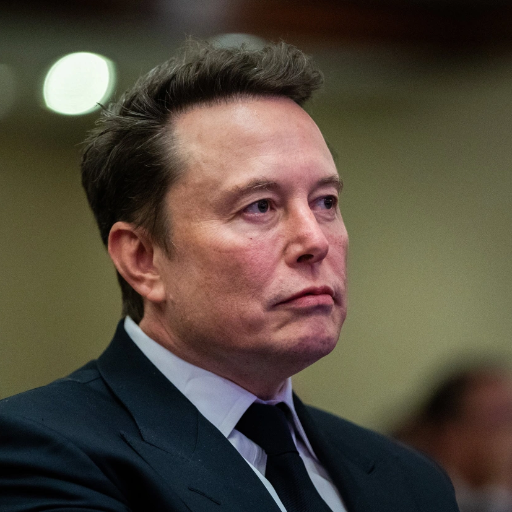 How does Elon Musk's IQ compare to other famous geniuses?